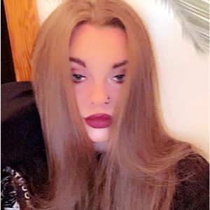 Meet your Posher, Caitlin